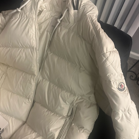 Cream Moncler puffer - Picture 3 of 4